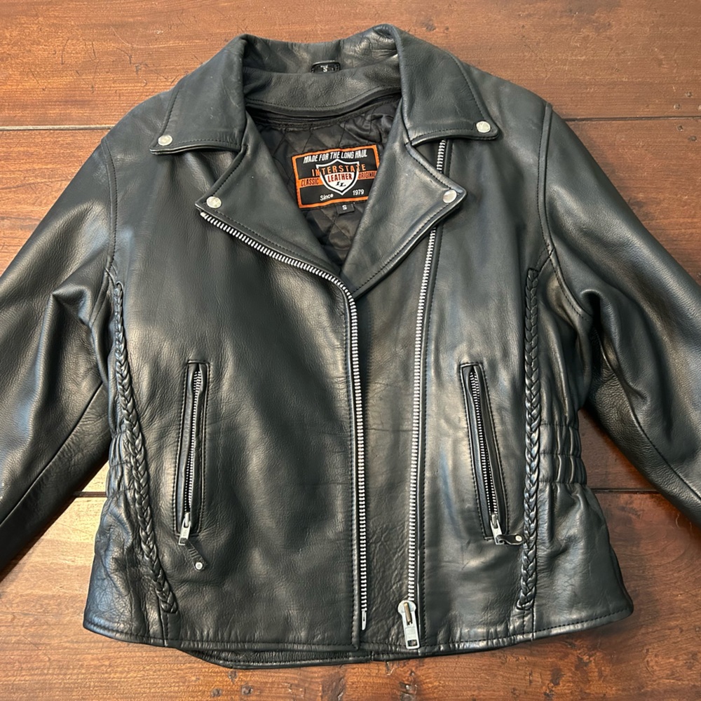 Interstate leather women’s jacket size -small..